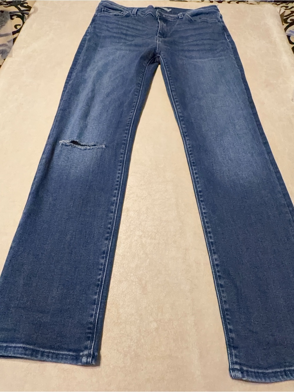 Hudson Slightly Distressed Straight Leg Jeans. Size 31